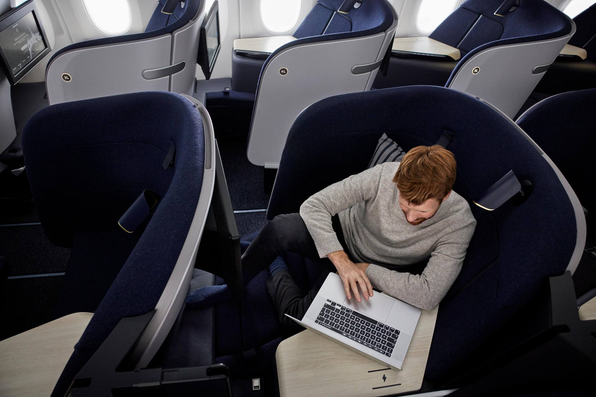 Upgrade your travel class | Finnair Japan