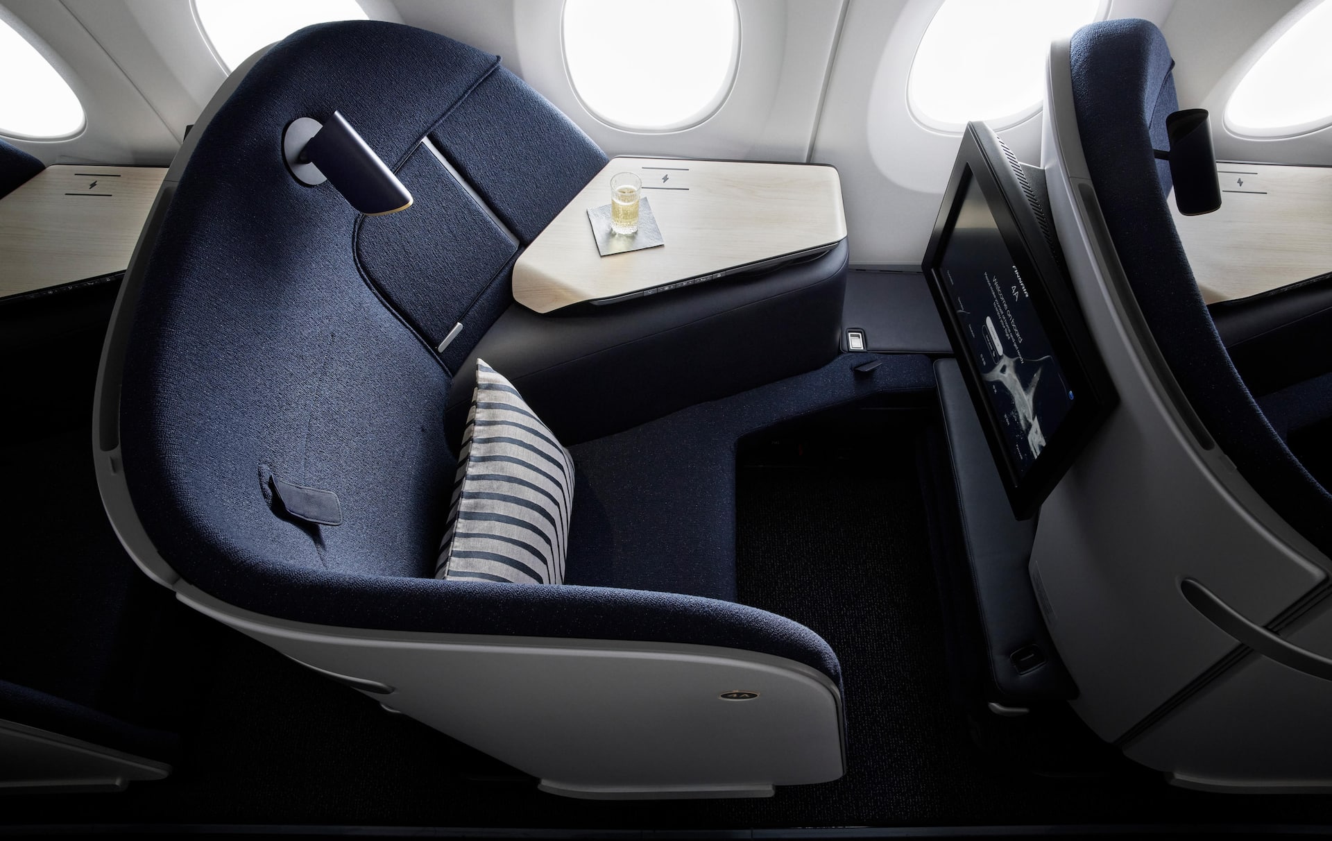 The Collins’ AirLounge Seat: How We Made The Best Business Class Seat ...