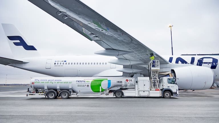 Sustainable aviation fuel has a key role in decreasing air travel emissions | Finnair Suisse