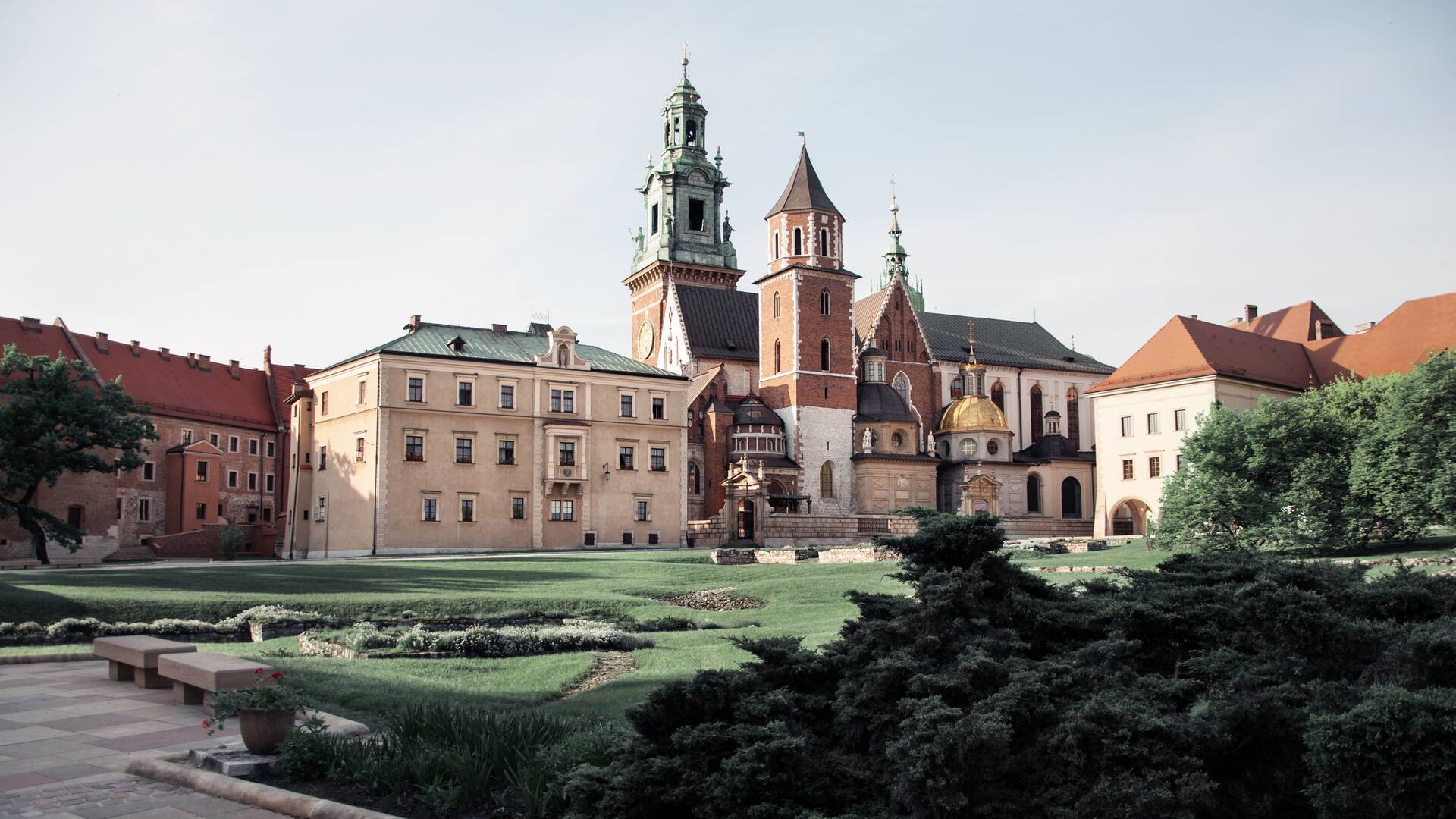 クラクフ行きフライトを予約 フィンエアー